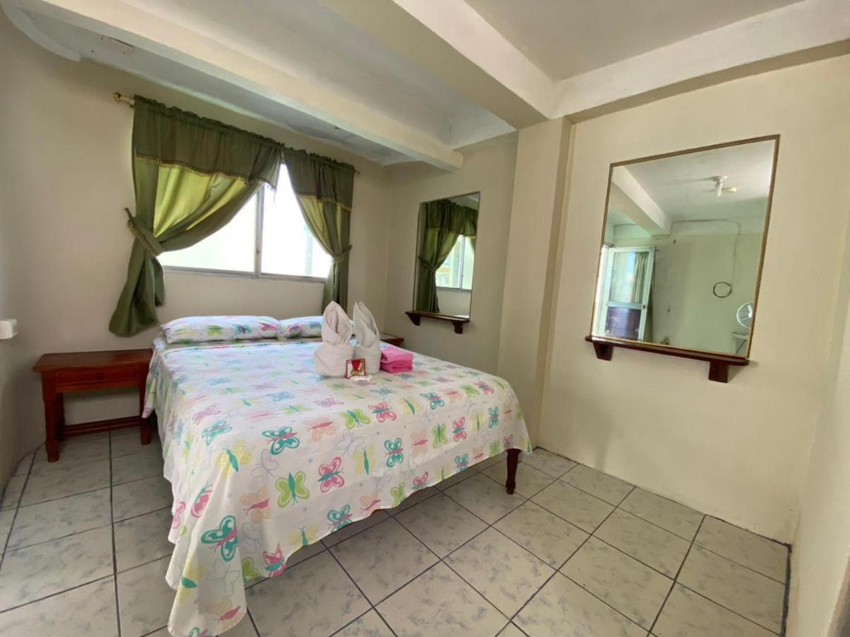 Historico Hostal Elizabeth Puerto Ayora  Bagian luar foto