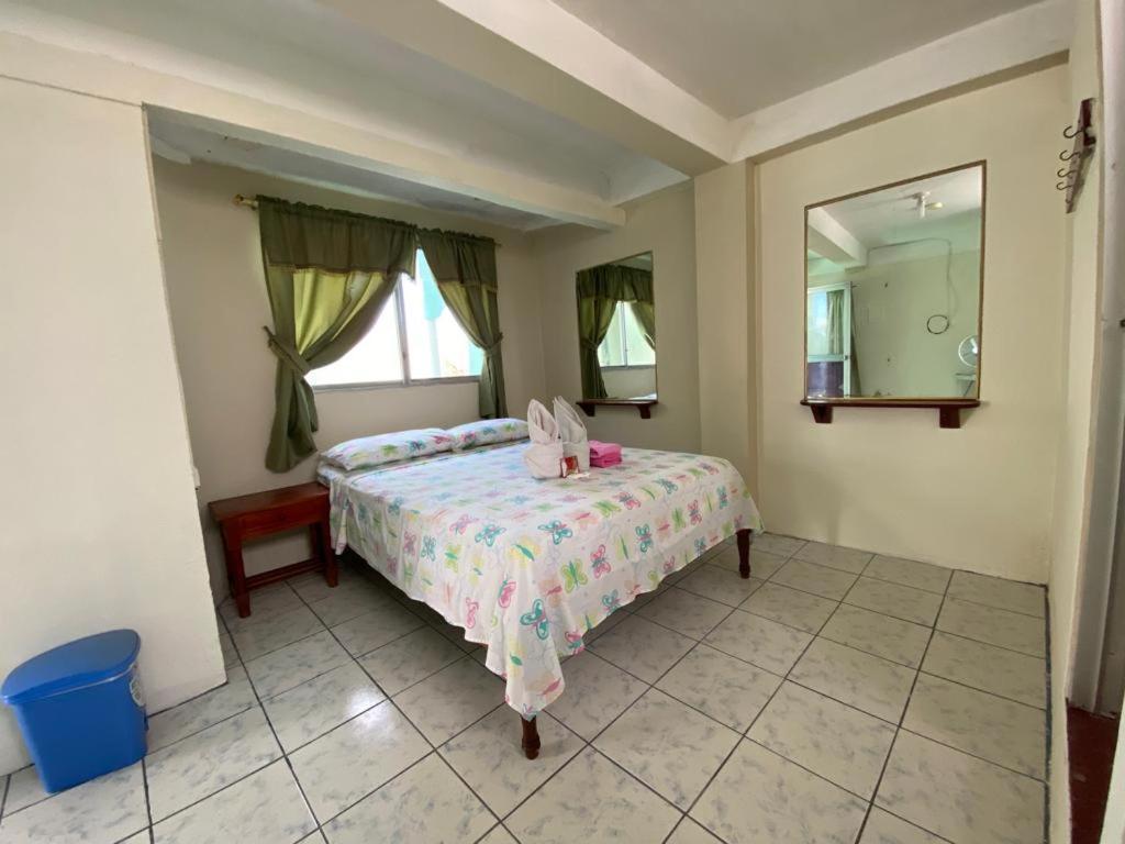 Historico Hostal Elizabeth Puerto Ayora  Bagian luar foto