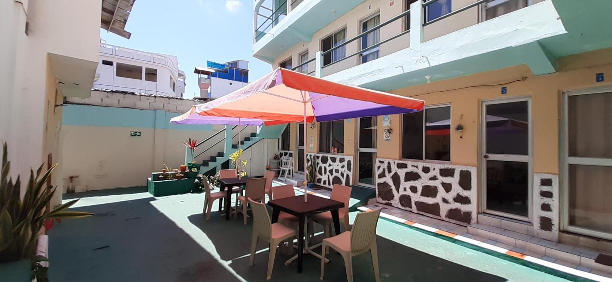 Historico Hostal Elizabeth Puerto Ayora  Bagian luar foto